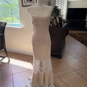 Tadashi Shoji Cream Lace-Panel Ribbed Maxi Dress